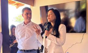 Campanha de Flávio consultou Priscila Costa em véspera de anúncio de vice