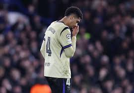 أراوخو.. «منحوس برشلونة» الذي كبد الدفاع الكتالوني ويلات الأخطاء