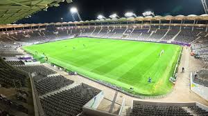 VIDÉO. "Les joueurs n'y verront que du feu" : l'incroyable métamorphose réalisée en une nuit pour passer du foot au rugby au Stadium de Toulouse