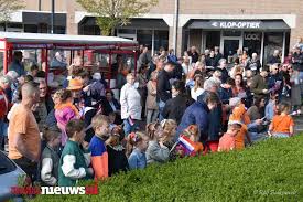 Oranjevereniging Wilhelmina viert Koningsdag met muziek, spellen en Sesamstraat Mini Show