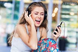 نتيجة بحث الصور عن ‪des fille écoutent la musique‬‏