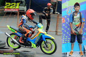 Image result for PEMBALAP MOTOR ROAD RACE