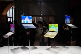 Apple Delivers Strong Forecast in Sign It’s Weathering Shortages