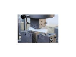 Essai de flexion de composites plastiques renforcés de ...
