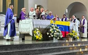 Monseñor Raúl Biord celebró una misa por el eterno descanso de las víctimas de los terremotos