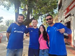 Torcedores do Cruzeiro mostram ansiedade para voltar a ver time jogar a Libertadores no Mineirão