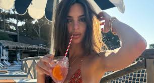 Emily Ratajkowski Just Revived One of Summer's Most Daring Bikini Trends
