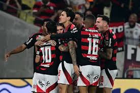 📹 Controversial red and late scare as Fla edge Estudiantes in Liberta