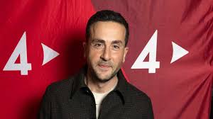 Johan Kücükaslans fråga ledde till krismöten på TV4: ”Kallade mig tomte”