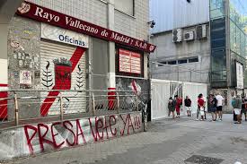 El Alavés muestra su descontento después de que el Rayo no le facilitara entradas para su afición