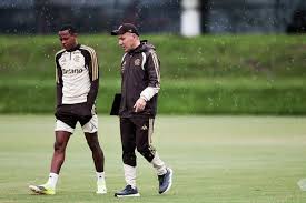 Flamengo refaz lista de alvos para o ataque para aprovação de Leonardo Jardim