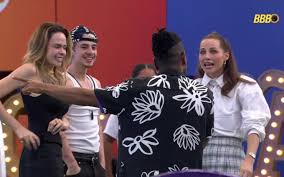 Leticia Colin entra no BBB 26, provoca choro de Milena e faz descoberta sobre Boneco