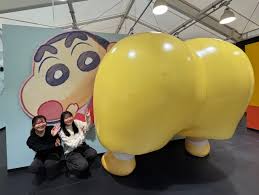 しんちゃんの巨大おしりバルーン！？ひろしの靴下も嗅げるって！？