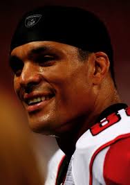 Tight end Tony Gonzalez #88 of the Atlanta Falcons smiles during warmups before the preseason game against the St. Louis Rams at the ... - Atlanta%2BFalcons%2Bv%2BSt%2BLouis%2BRams%2BUiHiIKtsu-3l