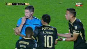 ¡Drama en Libertadores! Cardona Expulsado: ¿Adiós al Sueño Verdolaga? - Imagen principal del artículo