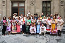 La Presidenta de México firma convocatoria para consulta de iniciativa de Ley General de Derechos de los Pueblos Indígenas y Afromexicanos.