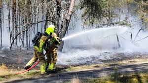 Grote brand in bos bij Kootwijk, A1 ter hoogte van Stroe afgesloten