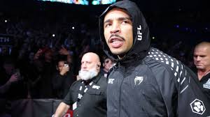 Ex-campeão do UFC se rende a Carlos Prates e avalia possível duelo entre eles: 'Não quero ser espancado por ele'