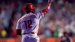 Kyle Schwarber en acci&oacute;n con los Philadelphia Phillies