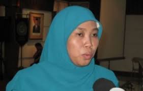 Netty Heryawan : Kaum Perempuan, Sebagai Pusat Kehidupan - Hj.Netty-Prasetyani_5__