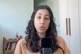 Influenciadora é criticada após questionar vaquinha para doutorado