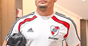 River vs. Racing: ¿Pesadilla o Revancha? Duelo Clave en Avellaneda