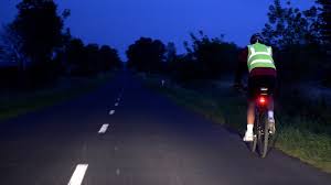 Znalezione obrazy dla zapytania Odblaski nocą