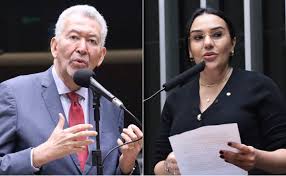 Mesa da Câmara oficializa perda de mandato de dois deputados e favorece aliada de Michelle Bolsonaro