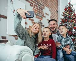 友人や家族と話すの画像