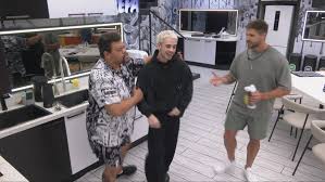 Jonas Sulzbach e Juliano Floss discutem, e Babu Santana debocha: 'Não se misture com essa gentalha'