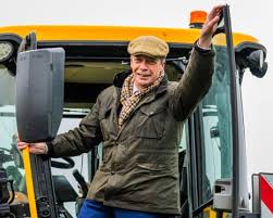 Reform frontbench promotes JCB’s pothole machine after firm’s £200,000 donation