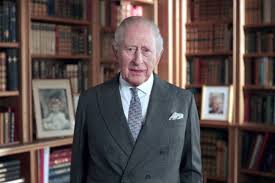 Rei Charles 3º diz que situação do mundo hoje teria 'perturbado profundamente' Elizabeth 2ª