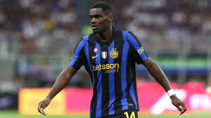 Inter-Shakhtar 0-0: Riznyk saves from Thuram and Bonny. Handball in the box, Akanji appeals for a penalty