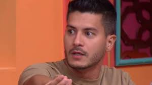 Arthur Aguiar rebate fãs de sisters após crítica ao BBB 26 e debocha: "Maior campeão"