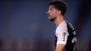 Corinthians anuncia rescisão com Héctor Hernández e cita economia de mais de R$ 4 milhões na folha salarial