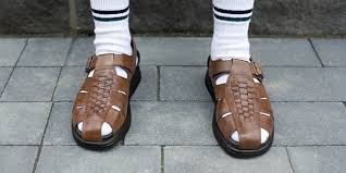 Résultat de recherche d'images pour "socks with sandals men"