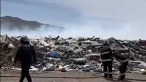 Esquel: Bomberos luchan contra incendios en planta de residuos