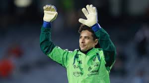 Memo Ochoa y el reto de mantenerse en la pelea por el arco mexicano