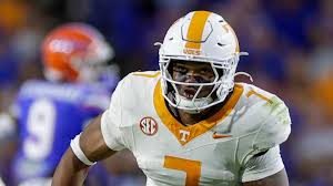 Tennessee fan favorite pulls last-minute transfer portal move no one saw coming