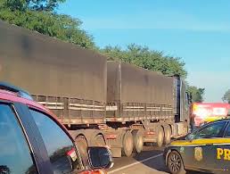 Policial rodoviário é atropelado durante blitz na BR-282, em Pinhalzinho