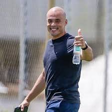 Julio César chega ao Corinthians para ampliar elo entre direção e vestiário