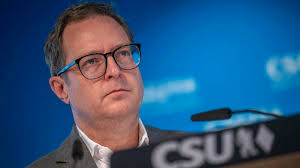 Vergesellschaftung von Wohnungen: CSU will Immobilien-Enteignungen schnell verbieten — DIE ZEIT