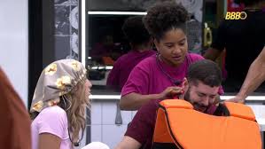 Marcelo, do BBB 26, chora de dor por conta do Castigo do Monstro