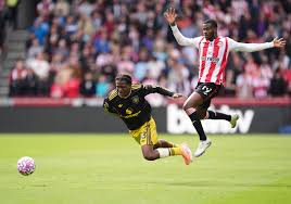 Brentford sinks Manchester United as Fernandes misses crucial penalty