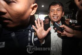 Gubernur Sumatera Utara terpilih Gatot Pujo Nugroho (kanan) memenuhi panggilan Komisi Pemberantasan Korupsi di Jakarta, Kamis (16/7/2013). - 20130516_gatot-pujo-nugroho-diperiksa-kpk_5126