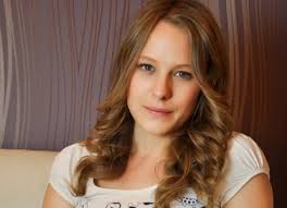 Résultat de recherche d'images pour "beni affet feride makyajsiz hali"