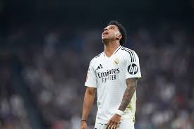 Rodrygo pide, por favor, que le confirmen si continuará Arbeloa porque tiene tres opciones para salir