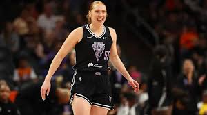 Chloe Bibby and Indiana Fever team spirit