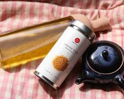 Japanese Sobacha roasted buckwheat tea infusion grains and cup, do AI tạo