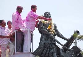 Udayan Raje Bhosale garlanding the status of Shivaji - 1242619453060-udayan%20raje%20bhosale